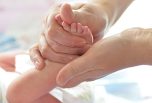 Intérêts de la réflexologie pour les nourrissons